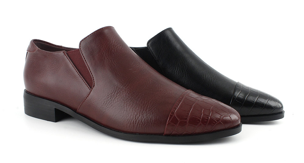 Croc-Embossed Toe Cap Pointed Loafers 3